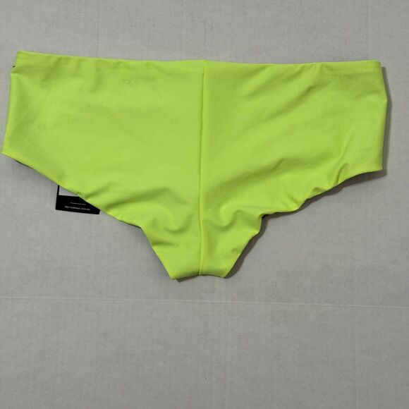 Nike NWT Sz XL Volt Glow Hydralock Fusion Women's Cheeky Kick Short - Picture 3 of 7